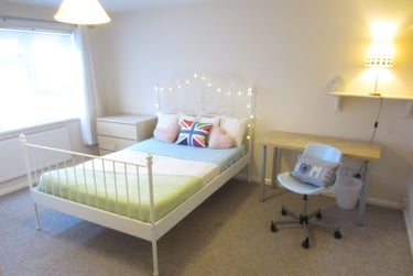 3 bed flat, Minute walk to university, Middle Street, Near university, Portsmouth, PO54BX - Image 9